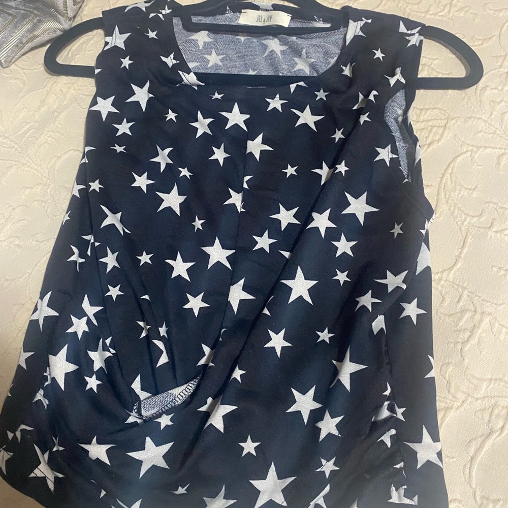 52 NEW Jade & Jan sold at Nordstrom Women's Star Print Sleeveless Top never worn